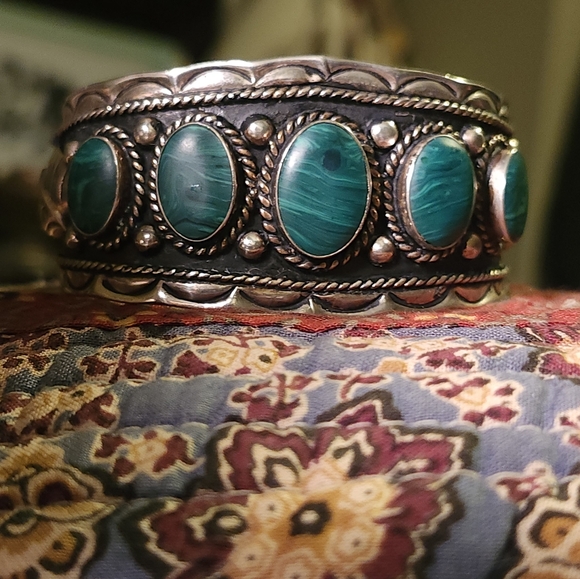 Vintage Navajo Sterling Silver Cuff - Picture 7 of 9